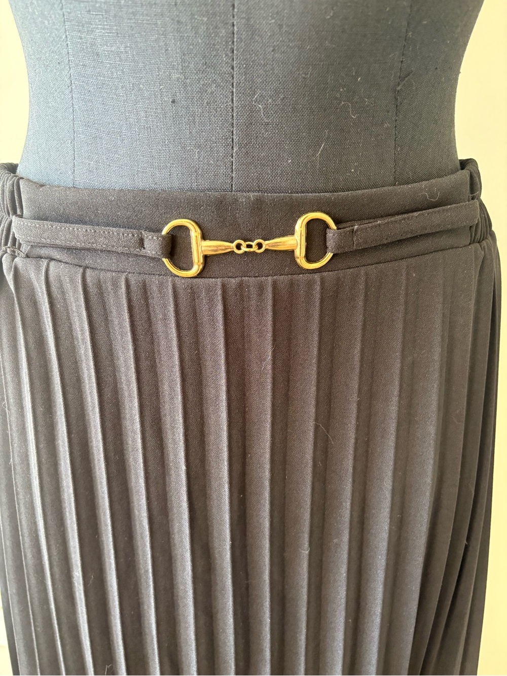 Black pleated SHEIN XL women’s Horsebit skirt